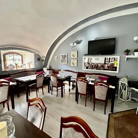 Jiřičná 3*