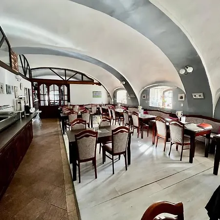 Jiřičná 3*