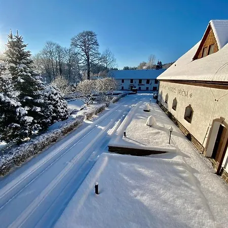 Hotel Jiřičná 3*