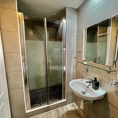 Hotel Jiřičná 3*